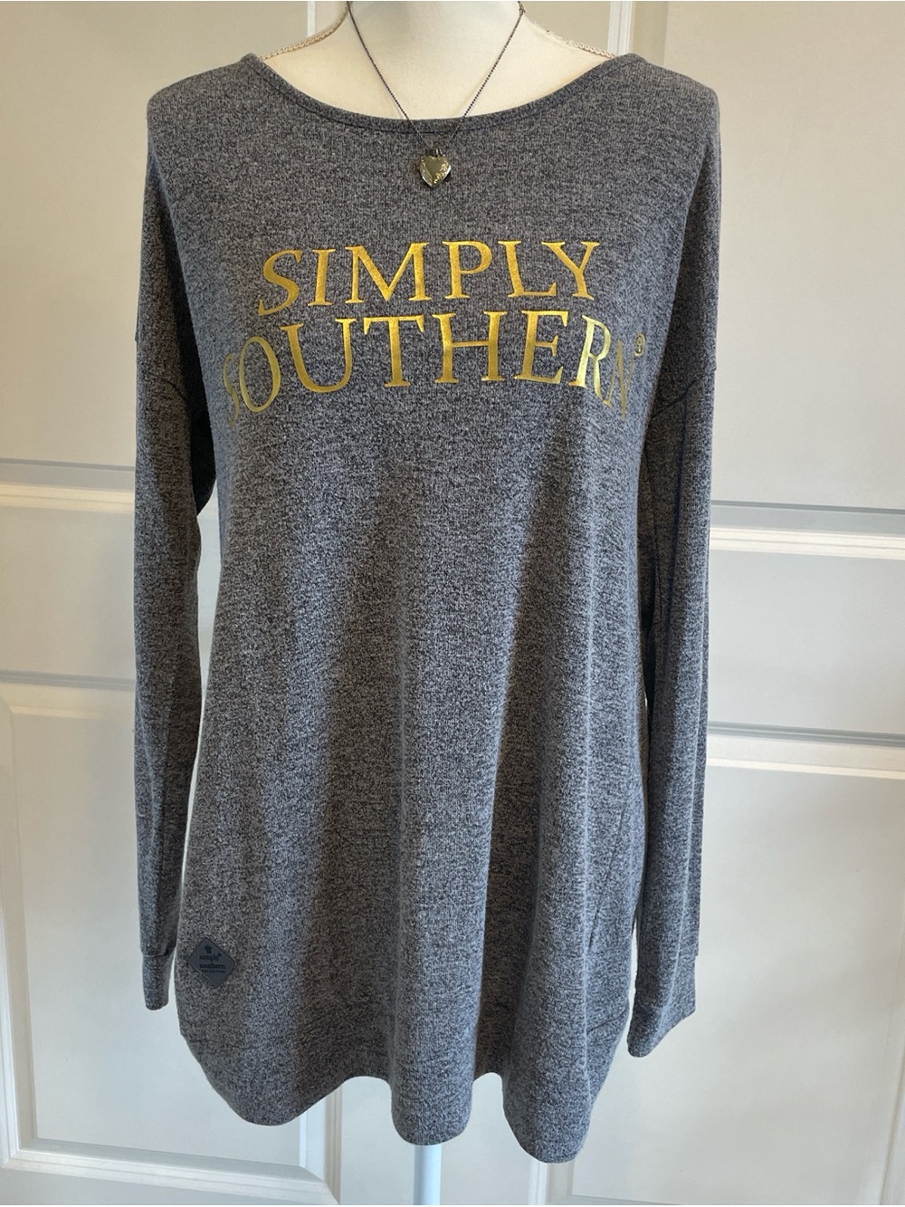Simply Southern Women's Gray Long-Sleeve Logo Top